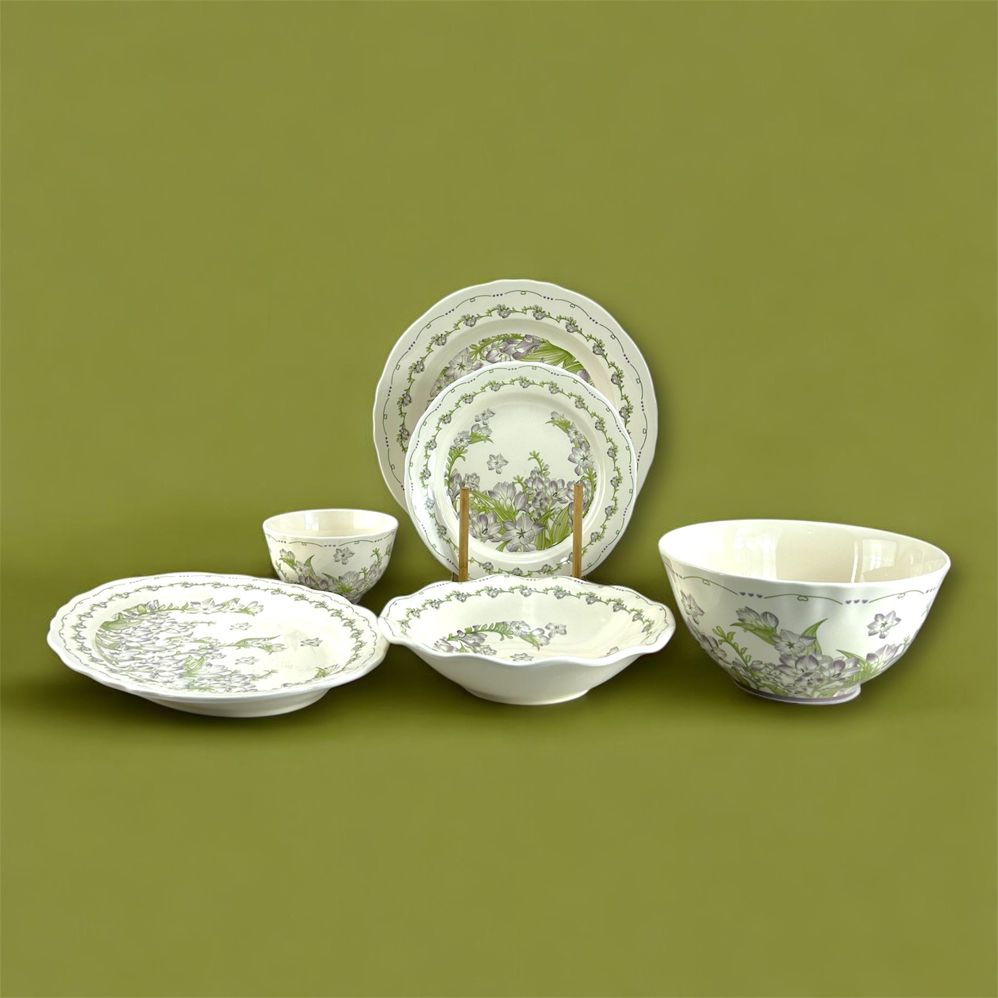 26-Piece Floral Design Dinner Set