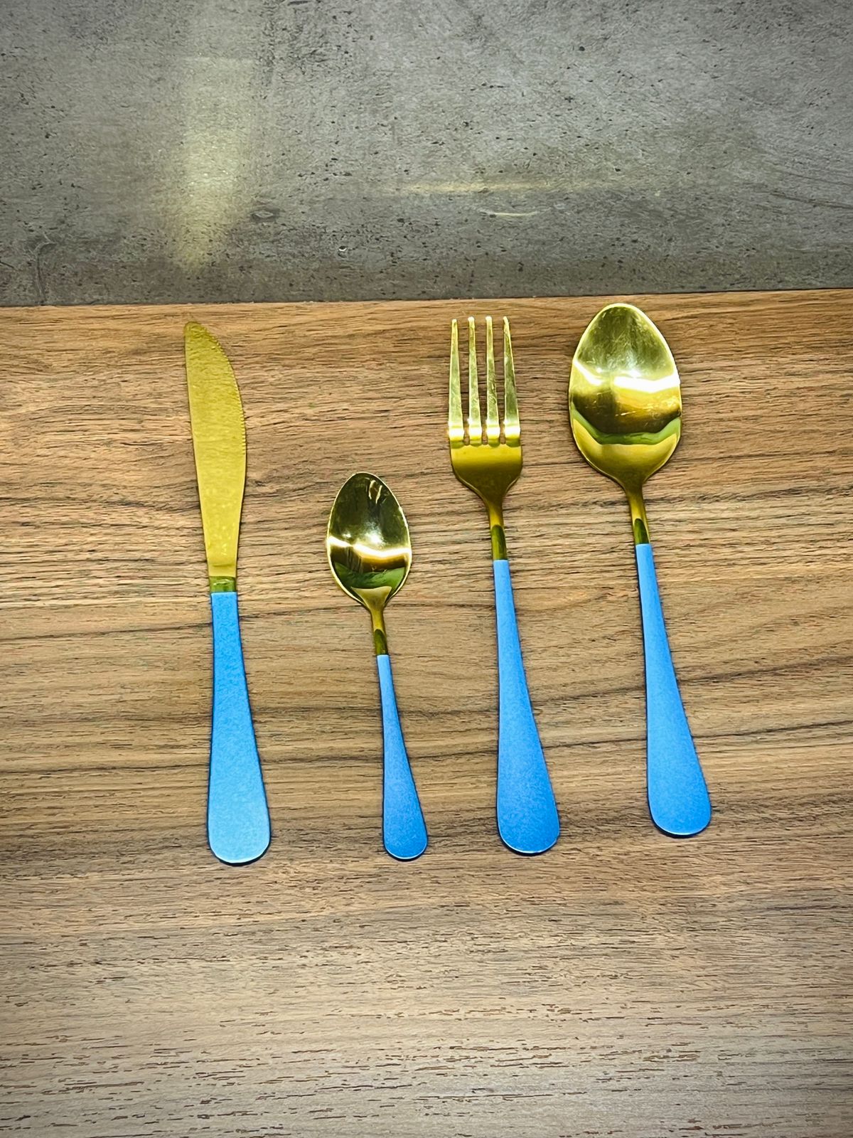 Falari 24-Piece Cutlery Set Blue & Golden