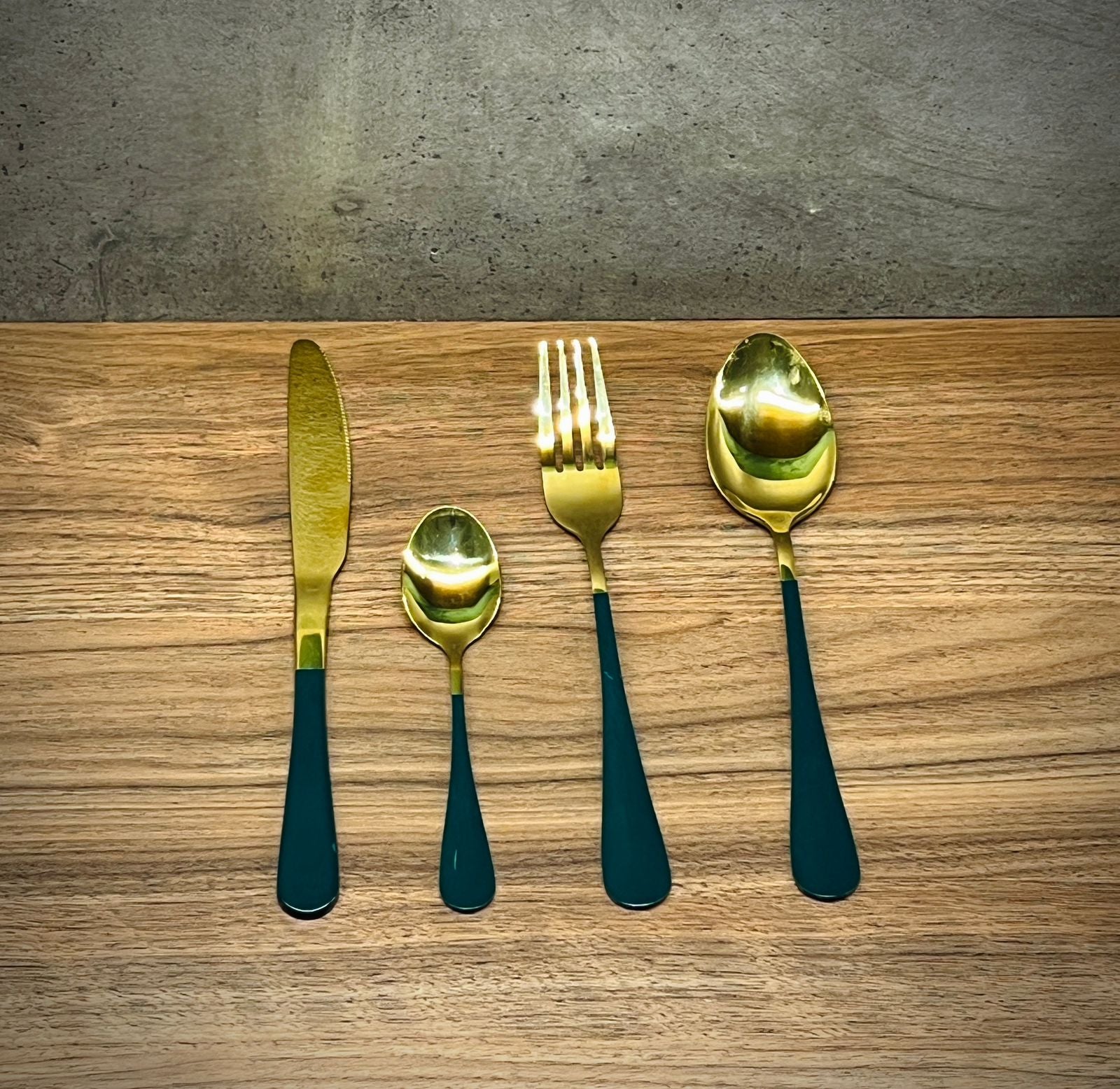 Falari 24-Piece Cutlery Set Dark Green & Golden
