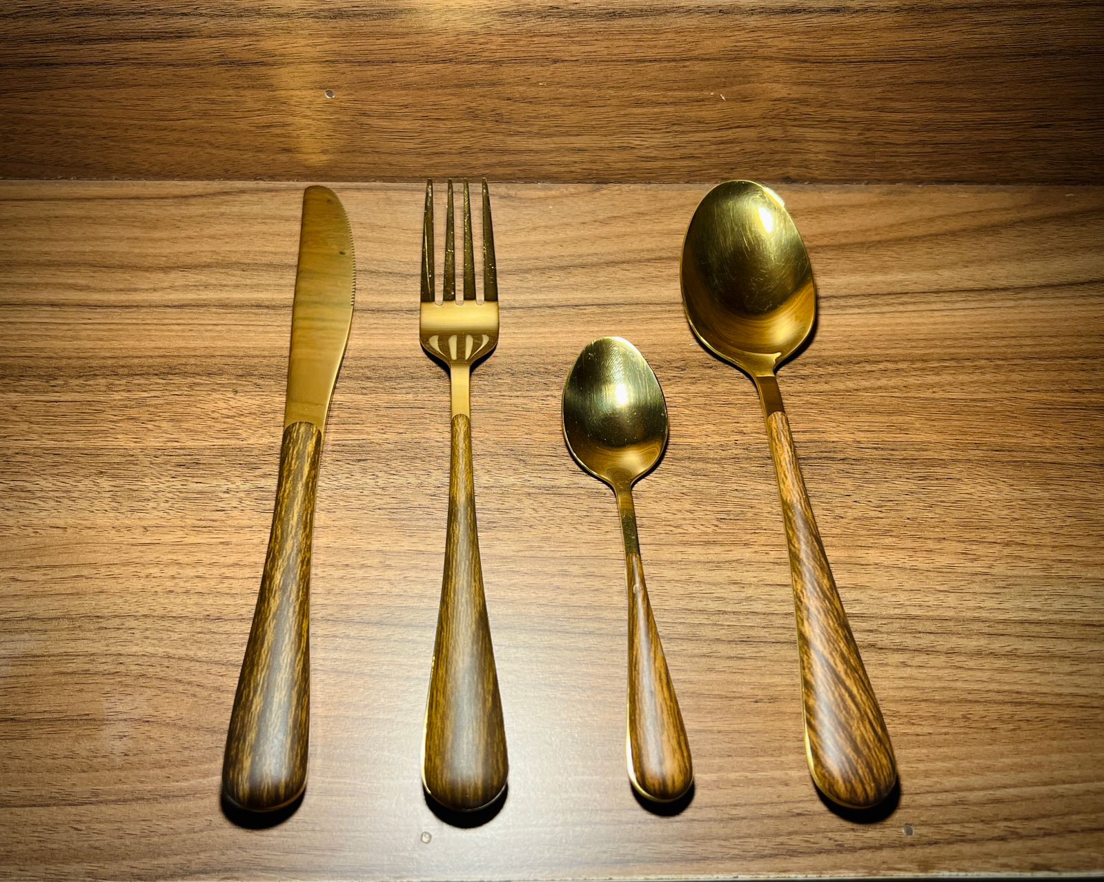 Falari 24-Piece Cutlery Set Wood & Golden