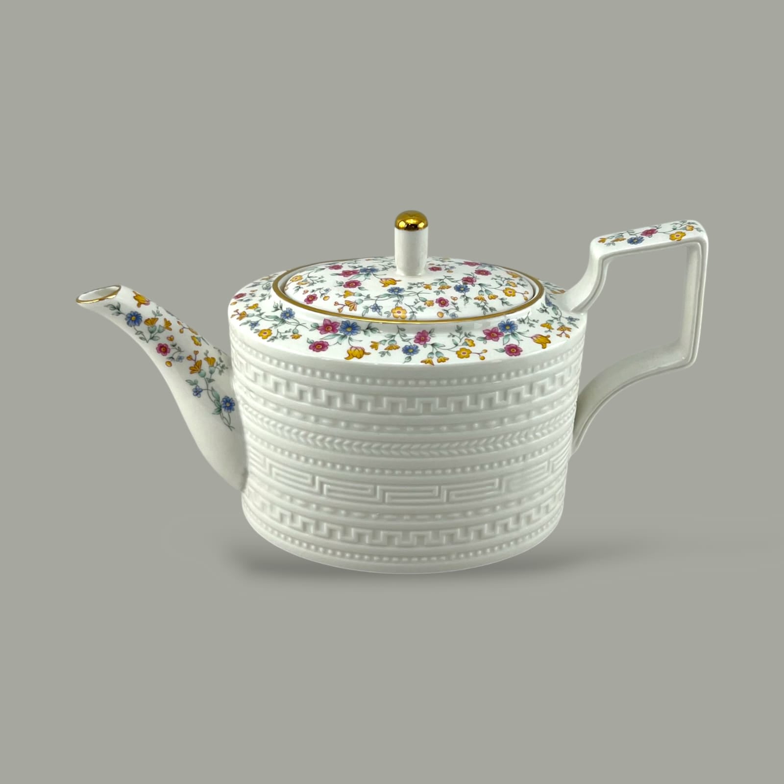 Royal Venice 24-Piece Bone China Tea Set