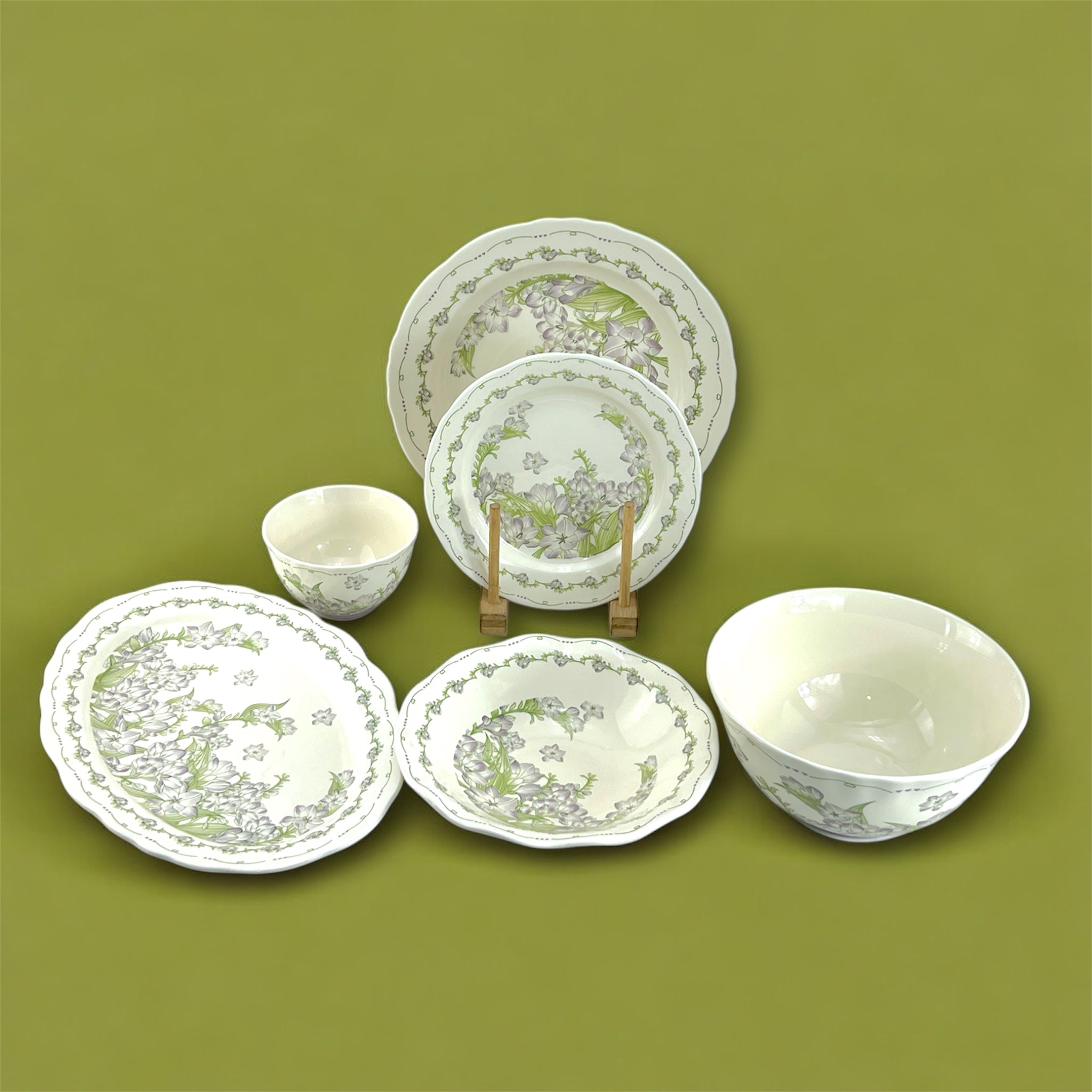 26-Piece Floral Design Dinner Set