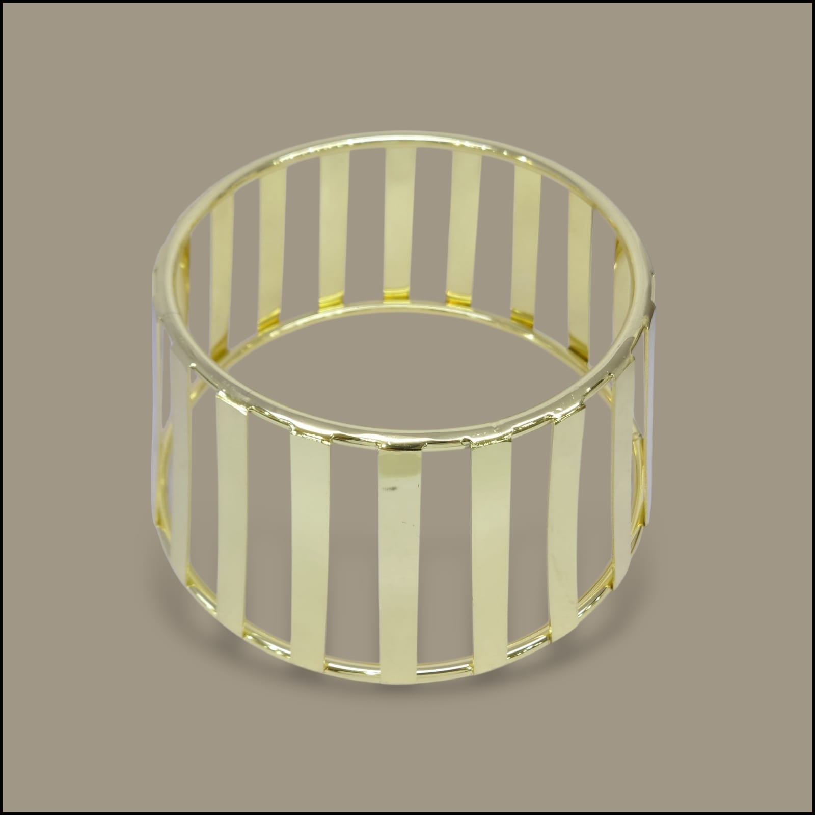 3-Piece Round Serving Platter Set With Golden Stand